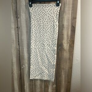 Now designs dot table runner.